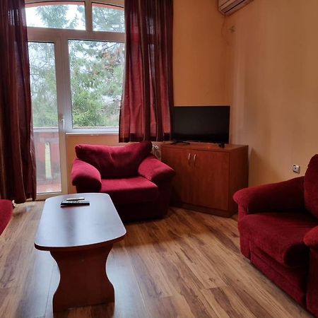 Family Hotel RUJETA Семеен Хотел РУЖЕТА - идеален център Pavlikeni Екстериор снимка