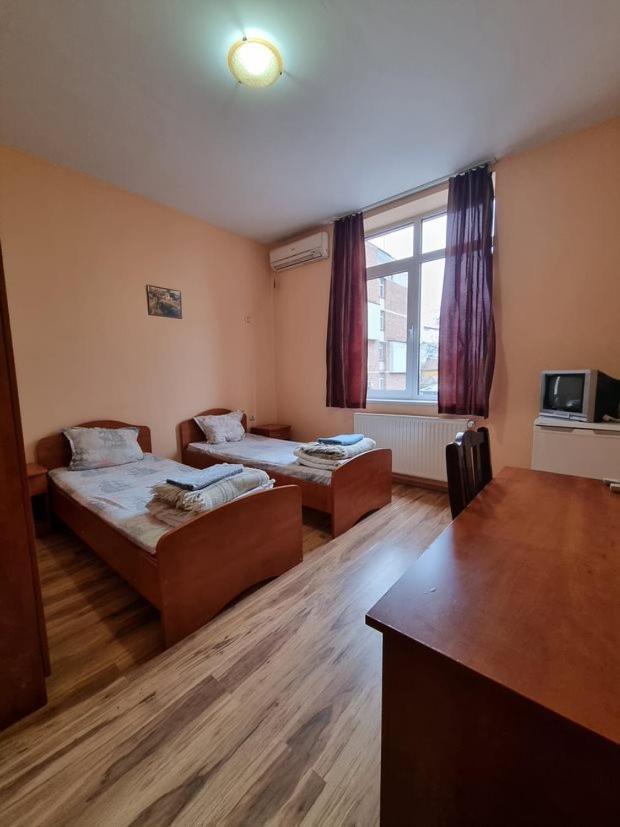 Family Hotel RUJETA Семеен Хотел РУЖЕТА - идеален център Pavlikeni Екстериор снимка