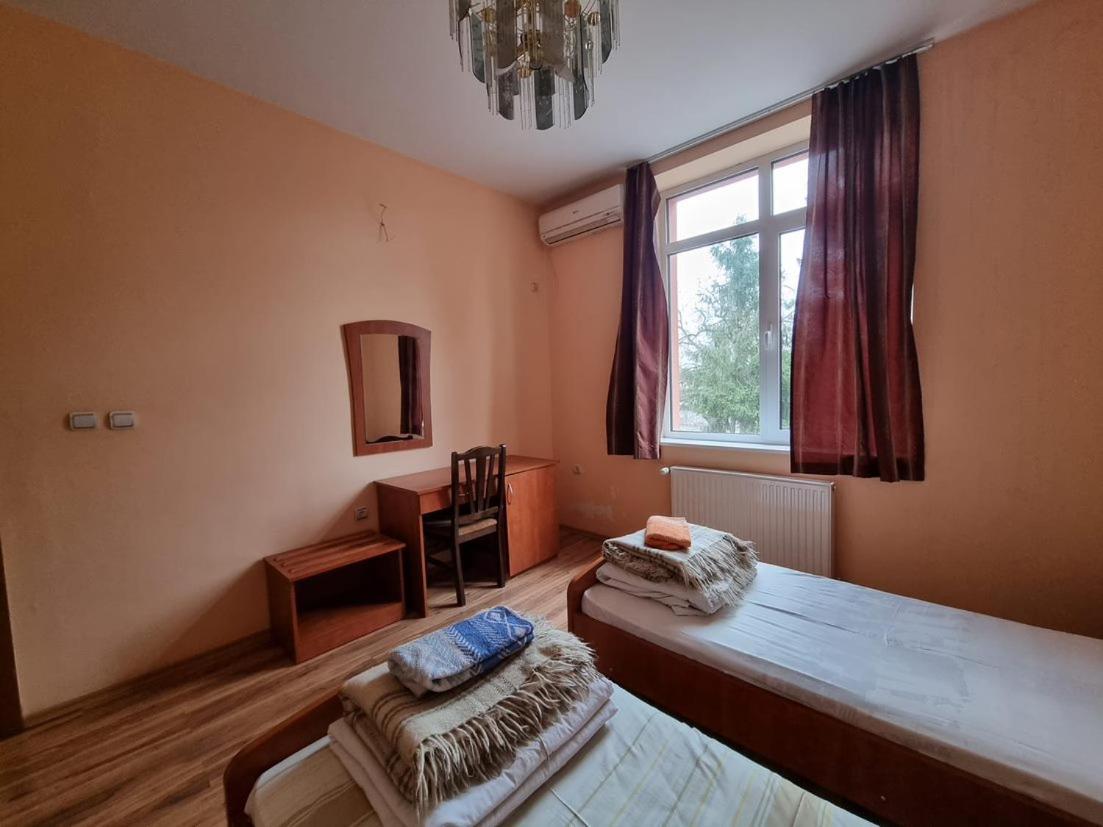 Family Hotel RUJETA Семеен Хотел РУЖЕТА - идеален център Pavlikeni Екстериор снимка