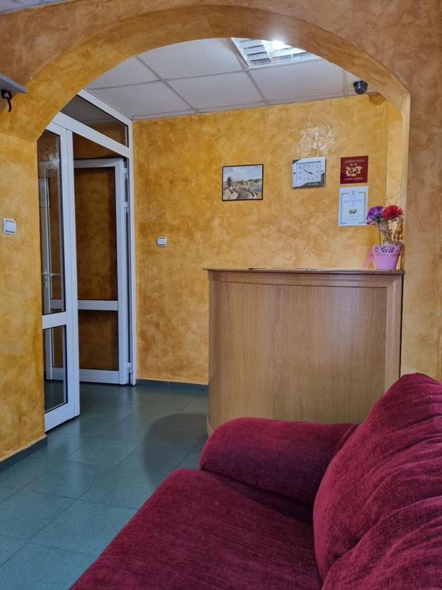 Family Hotel RUJETA Семеен Хотел РУЖЕТА - идеален център Pavlikeni Екстериор снимка