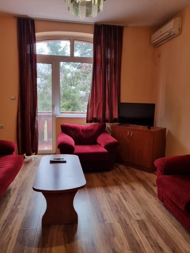 Family Hotel RUJETA Семеен Хотел РУЖЕТА - идеален център Pavlikeni Екстериор снимка